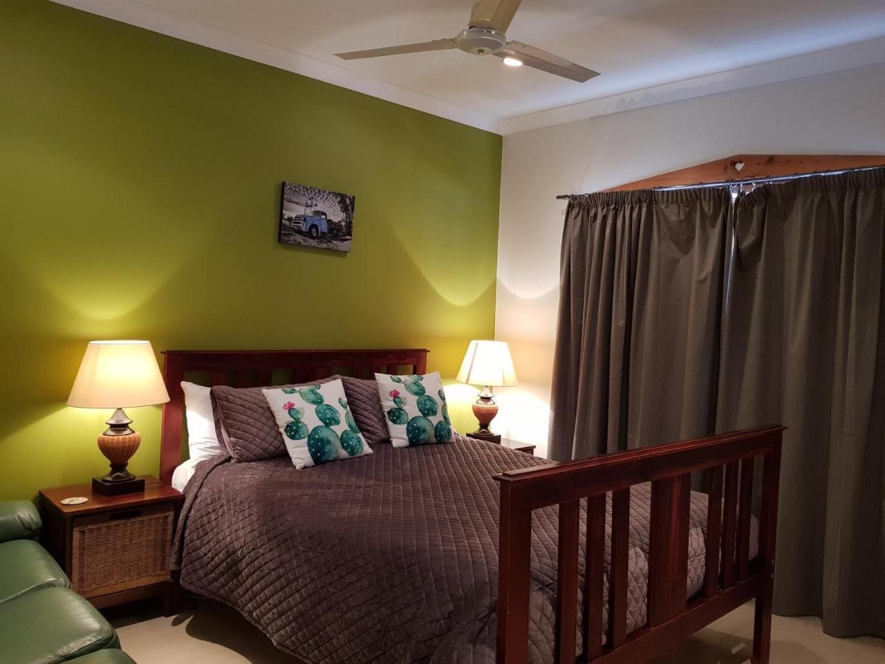 Sonja'S Bed And Breakfast Lightning Ridge Bagian luar foto
