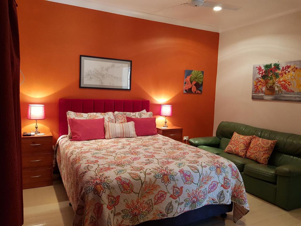 Sonja'S Bed And Breakfast Lightning Ridge Bagian luar foto