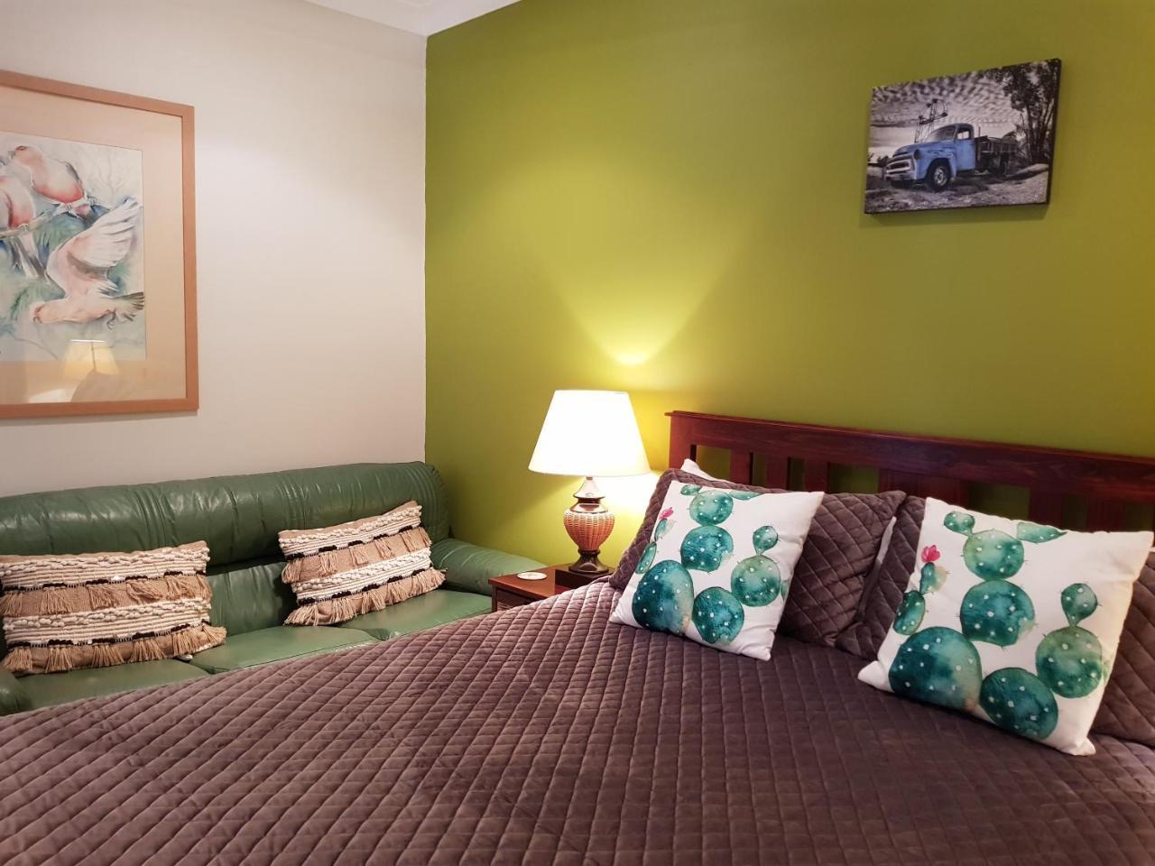Sonja'S Bed And Breakfast Lightning Ridge Bagian luar foto